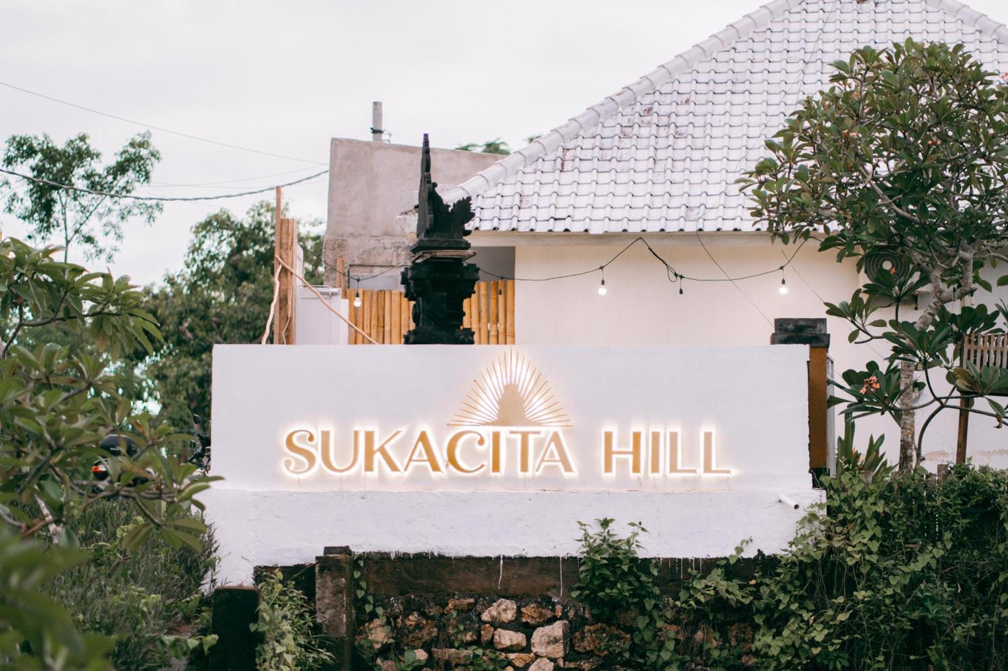 乌鲁瓦图 Sukacita Hill酒店 外观 照片